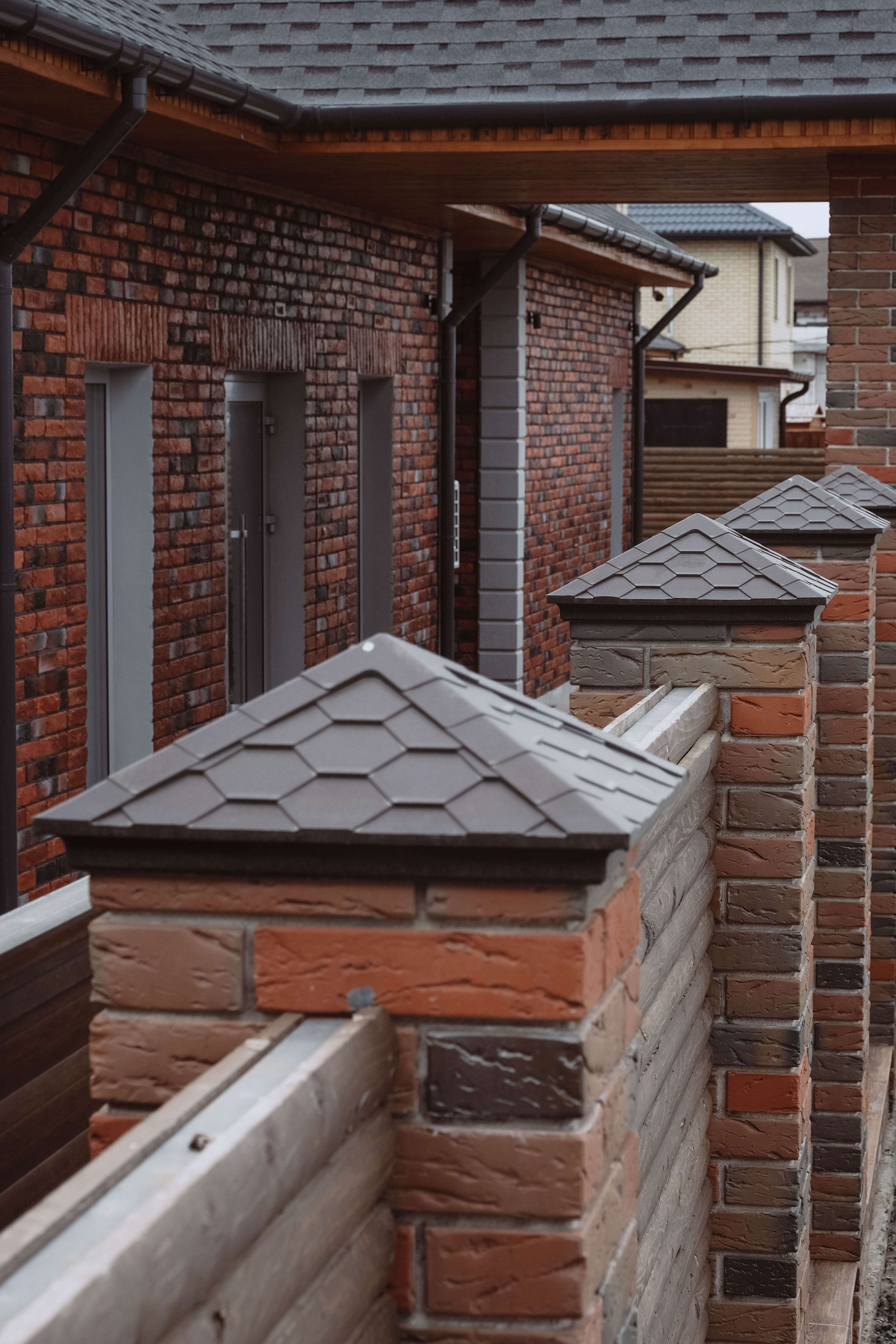 Колпак Zking Эверест Коричневый на столб 1.5х1.5 кирпича (390х390мм) в Одинцово фото