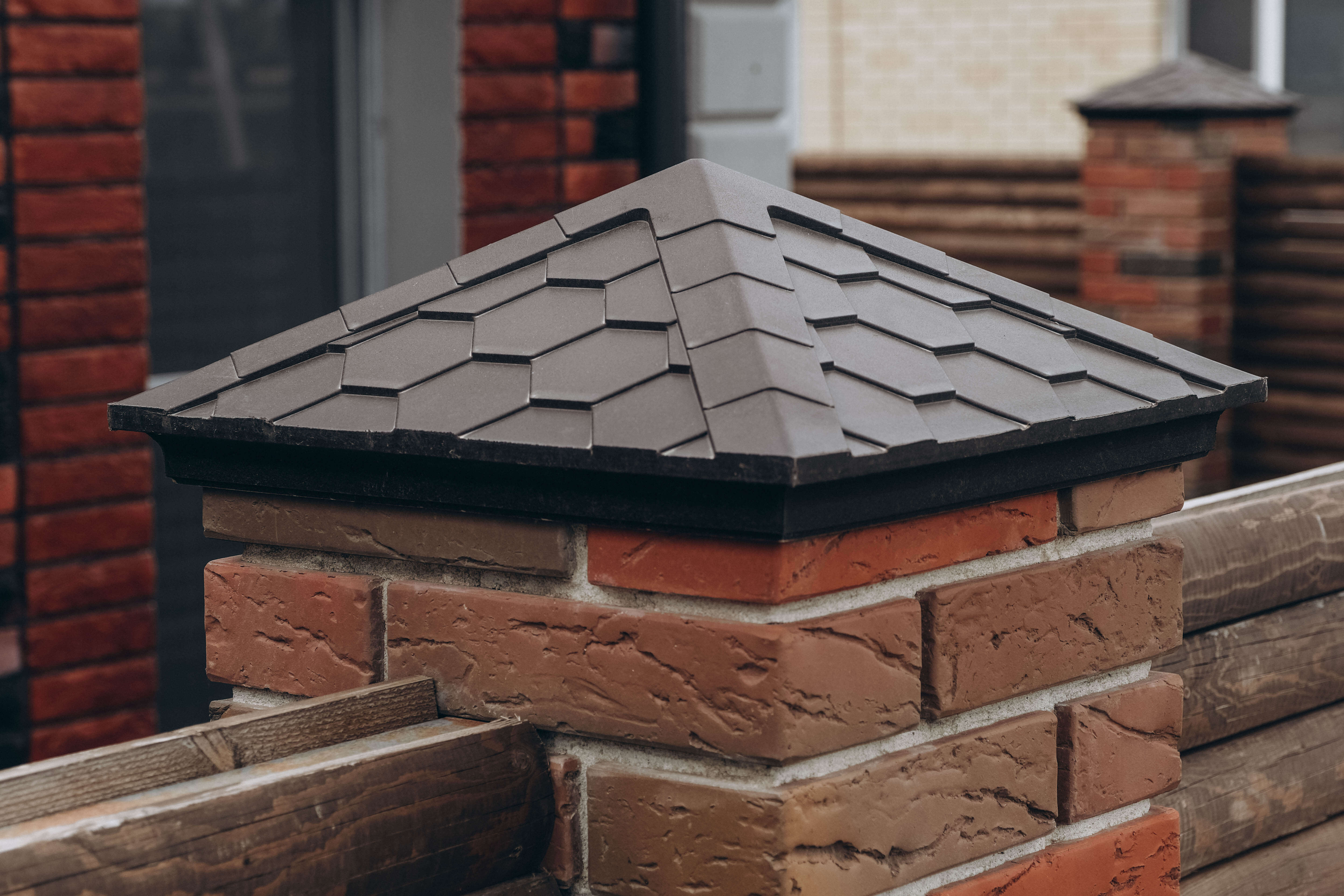 Колпак Zking Эверест Коричневый на столб 1.5х1.5 кирпича (390х390мм) в Одинцово фото